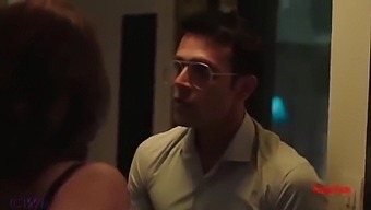 لحظه ای وابسته به عشق شهوانی در یک سری وب با مضمون هندی