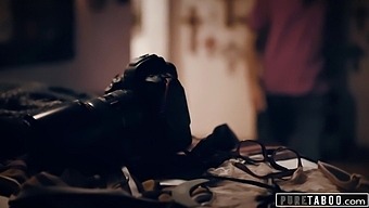 Табуированная Встреча Деми Сутры С Фотографом: Дикая Поездка Межрасового Секса, Унижения И Сосания Яиц.