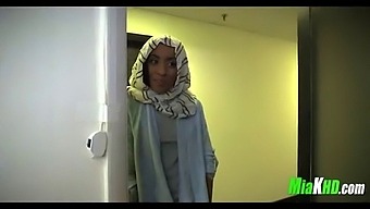 Mia Khalifa Instructs Her Muslim Companion In The Art Of Fellatio, Part 3