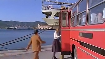 Couple Amateur Devient Coquin Dans Un Bus Public