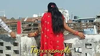 Una Coppia Si Concede Un Amore Appassionato Con La Moglie Appena Sposi Del Loro Vicino