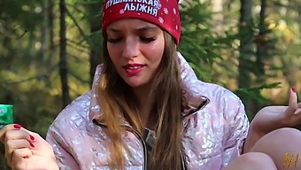 Vika Lita与高清狼的野外森林冒险