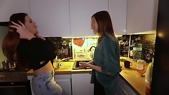 Горячий Тройничок С Большими Сиськами И Большими Членами.
