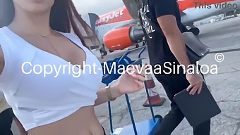 Fitness Nadšenkyně Maevaa Sinaloa Si Užívá Cizího Ptáka V Kabince