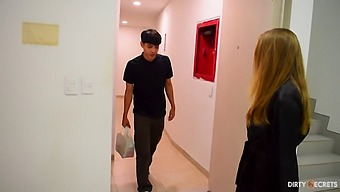 Depois De Uma Massagem Relaxante, Uma Milf Latina Tem Seu Traseiro Perfurado Por Uma Universitária Excitada.