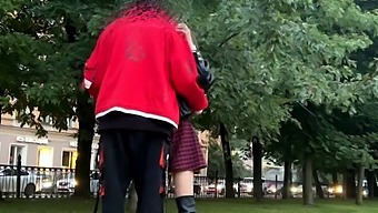En Hemgjord Sexuell Upplevelse Med Den Bedårande 18-Åriga Darcy Dark, Som Får En Creampie Från Sin Välutrustade Partner.
