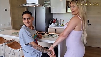 Monique Fuentes Hace Una Paja Que Lleva Al Coito Sin Protección