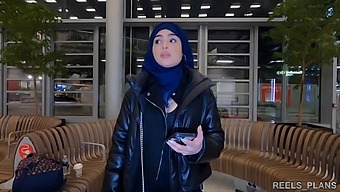 ندجا، یک ایرانی محجبه، در توالت و راهرو به عنوان پرداخت هزینه هواپیما، سکس مقعدی دارد